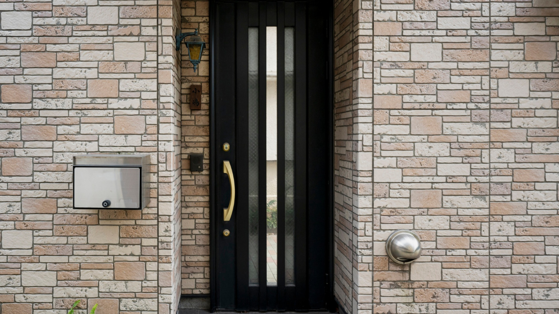 Améliorez la sécurité de votre maison avec une porte d'entrée de qualité